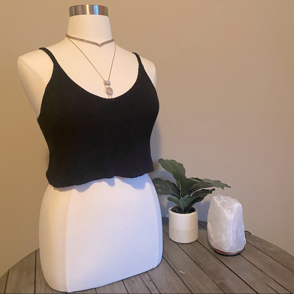 NWOT THICK KNIT V NECK CROPPED TANK XL